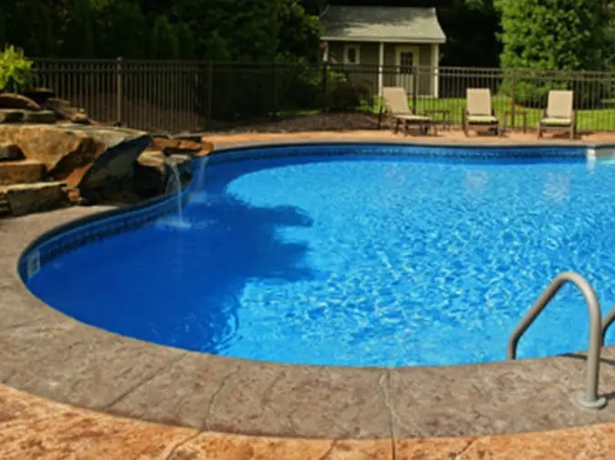 Oval pool